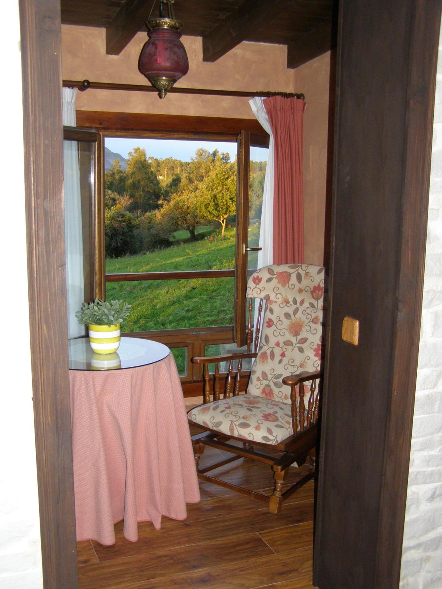 El Corral Del Acebo Pensionat Nueva De Llanes Rum bild